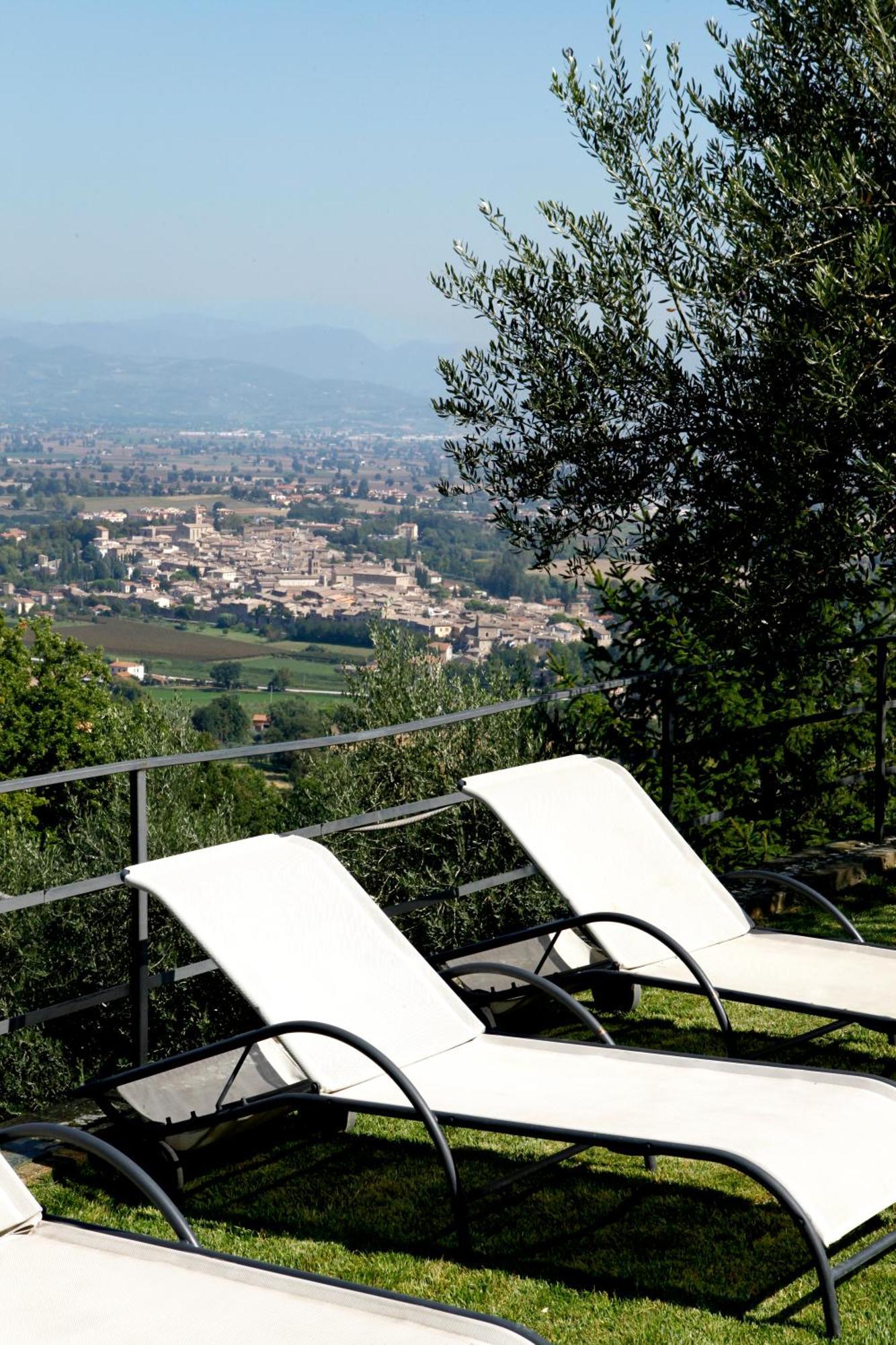 Il Poggio Dei Pettirossi Bevagna Exterior foto