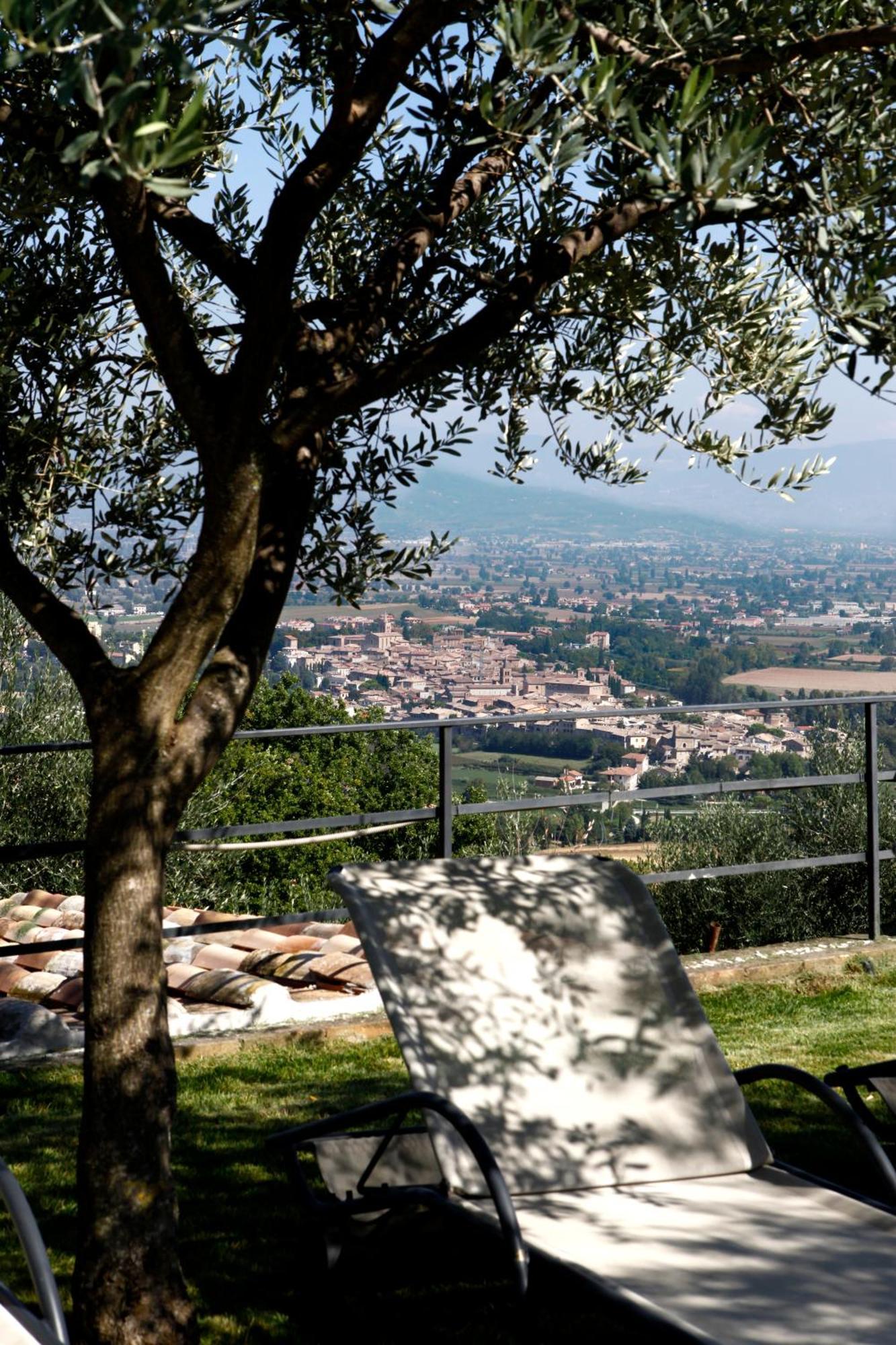 Il Poggio Dei Pettirossi Bevagna Exterior foto